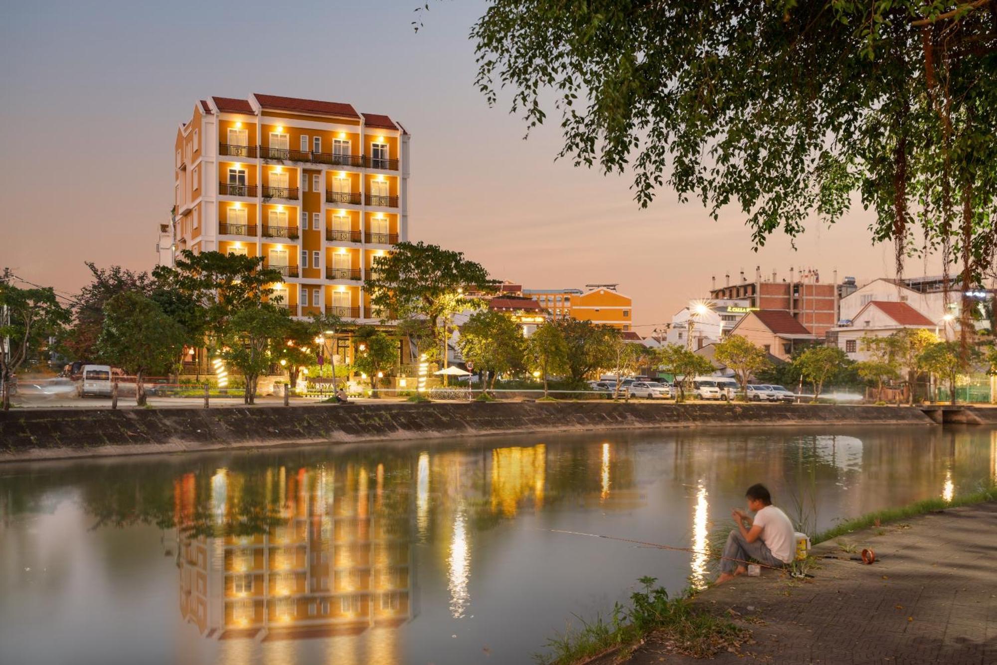 Royal Riverside Hoi An Hotel & Spa Exterior foto